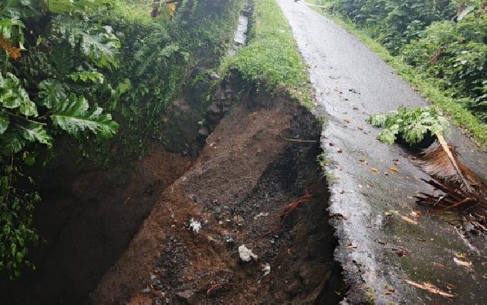 Bangli Porak-Poranda Diterjang Bencana, Longsor Tutup Jalan, Fasum Rusak!