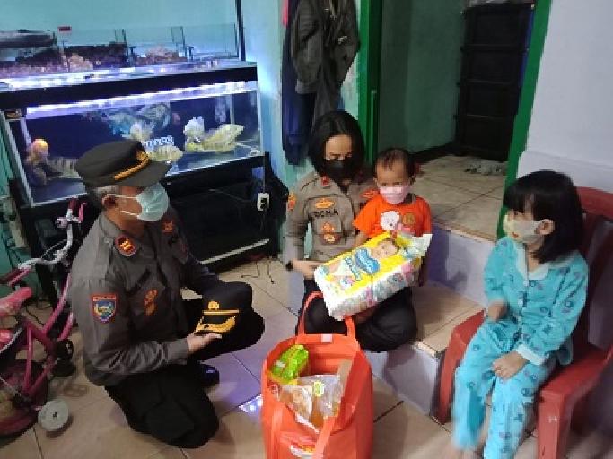 Kompol Rosana Albertina Labobar Datangi Kediaman Khanza