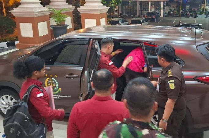 Kejati Kalbar Tahan MNH Atas Dugaan Korupsi Pembangunan Bandara di Kalbar