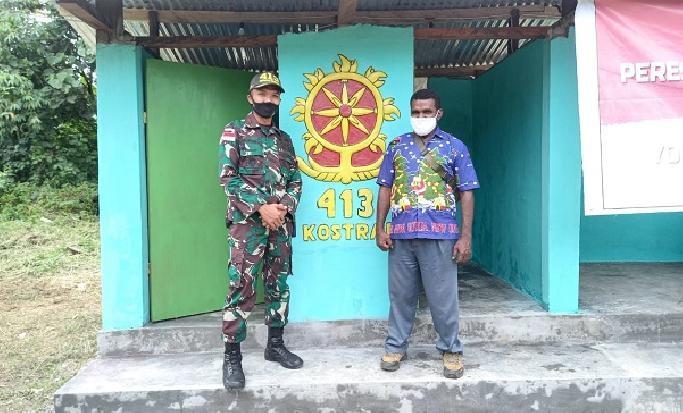 Prajurit Satgas Yonif MR 413 Bangun MCK di Gereja Mahanaim