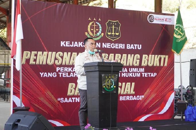 Kejari Batu Musnahkan Barang Bukti 65 Perkara Inkracth