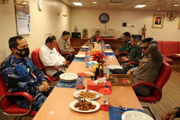 Pimpinan TNI Dan Polri Kalimantan Timur Kunjungi KRI GNR-332