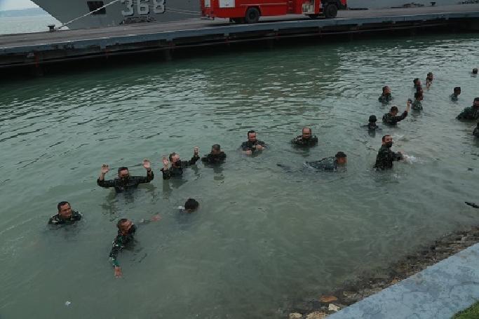 72 Pamen Mako Koarmada II Jalani Prosesi Kenaikan Pangkat