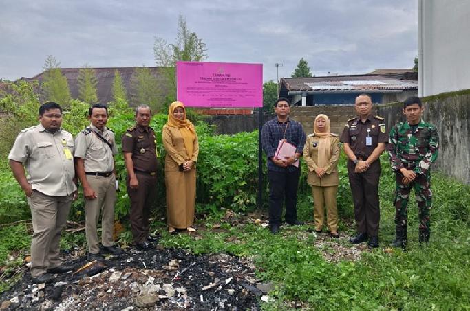 Kejari Pontianak Eksekusi 7 Aset Terpidana Wendy alias Asia, Upaya Pulihkan Kerugian Negara Rp14,1 Miliar