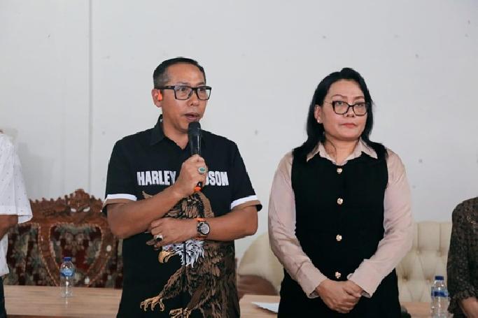 Pemkab Taput Serahkan Bantuan ke Korban Kebakaran di Pasar Muara