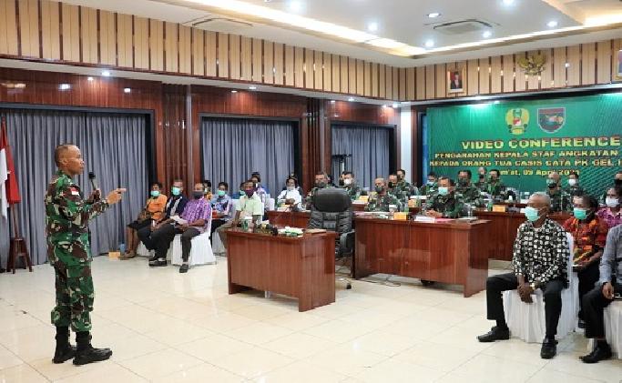 Pangdam XVII/Cenderawasih dan Orang Tua Casis Tamtama TNI AD Terima Arahan Kasad