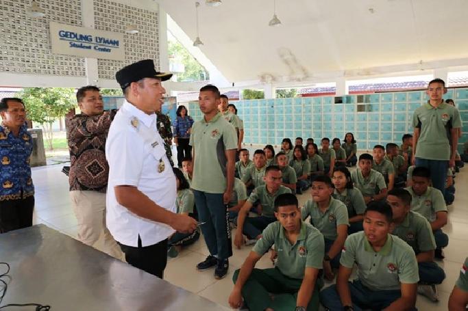 Bupati Taput Silaturahmi ke Asrama Yasop Balige