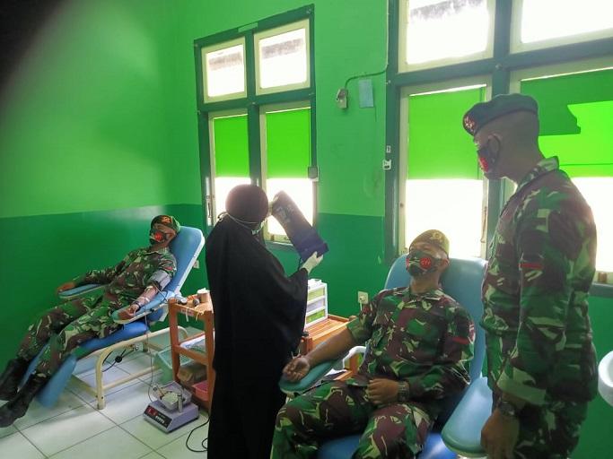 Yonif 645/Gty Menolong Masyarakat Sambas Membutuhkan Donor Darah