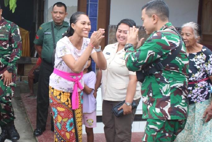 Tunjukkan Kepemimpinan Humanis, Dandim Gianyar Takziah ke Rumah Duka Anggota