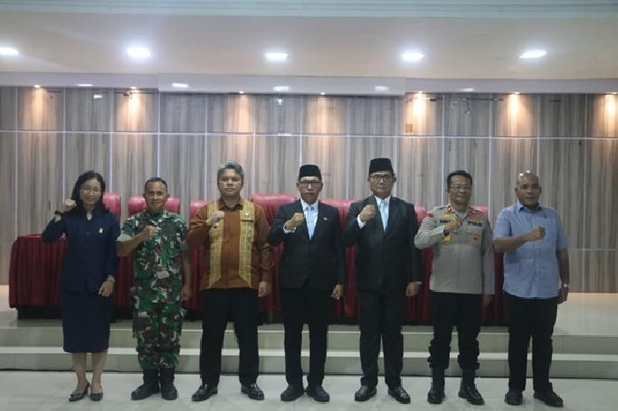 Bupati Taput Lantik Henry Maraden Masista Sitompul sebagai Sekda Definitif