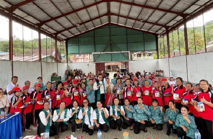 Ketua TP PKK Taput Monitoring Desa Percontohan PKK di Adiankoting dan Pahae Julu