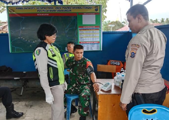 Dokkes Polres Tapteng Beri Dukungan Operasi Ketupat Toba 2025