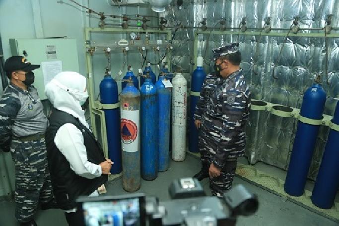 24 Jam Nonstop KRI DR.Soeharso-990 Bantu Isi Ulang Oksigen