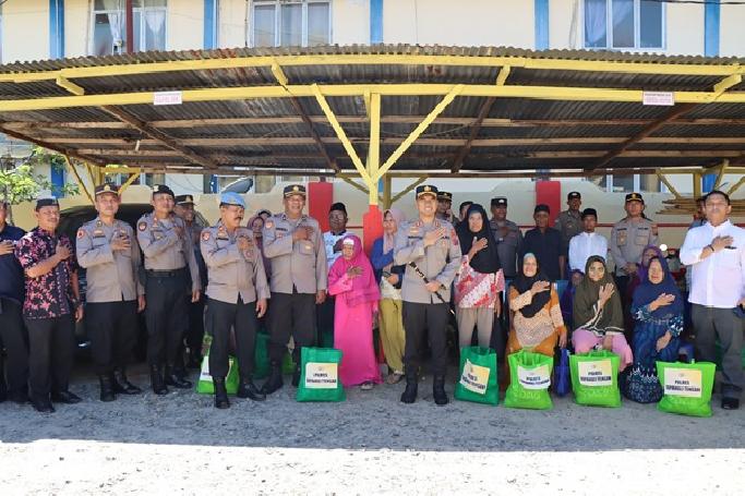 Salurkan Bansos, Kapolres Tapteng Kunker ke Polsek Pandan