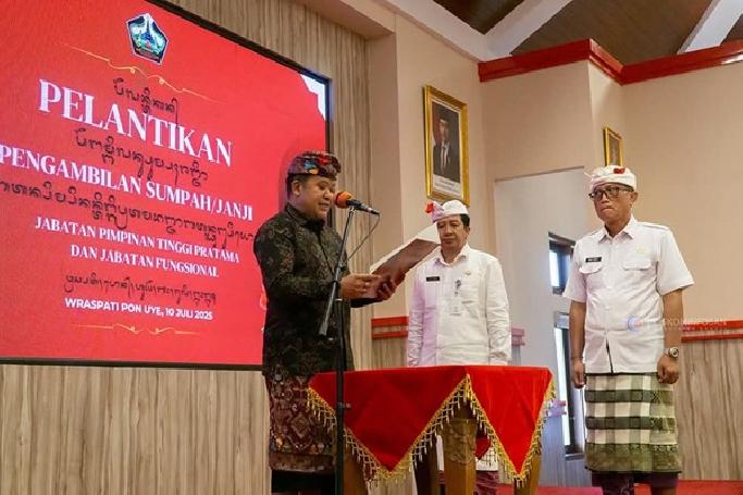 Bupati Bangli Rotasi Lima Pejabat Eselon IIB