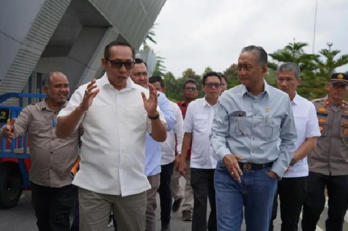 Bupati Taput Lepas Keberangkatan Menteri PU RI di Bandara Silangit