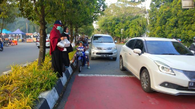 Bahagia Meraih Berkah Ramadhan Dengan Berbagi Ta'jil Bersama Pengda PBI Kalbar
