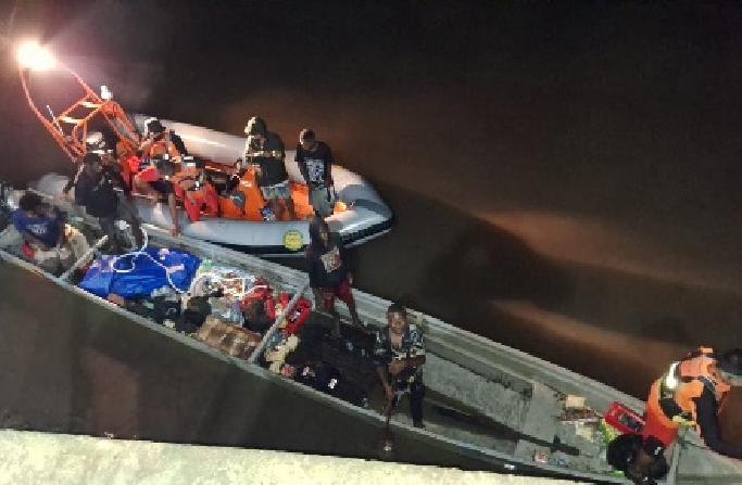 Perahu Terbalik di Asmat, 6 Orang Selamat