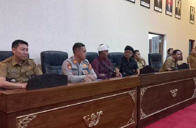 Sengketa Bendesa Adat Selat, Warga Desak DPRD Bangli Intervensi