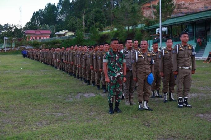Bupati Taput Pimpin Apel Sore Satpol PP dan Damkar