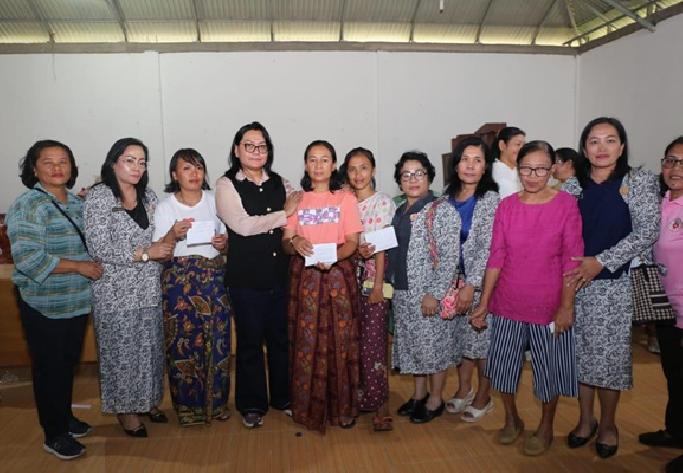 Pemkab Taput Serahkan Bantuan ke Korban Kebakaran di Pasar Muara