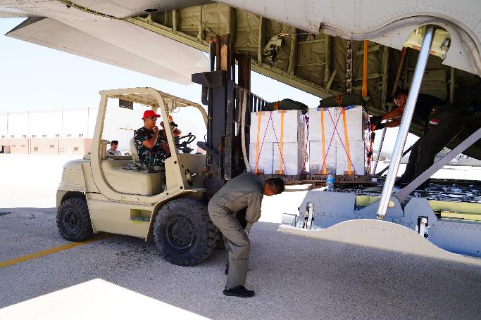 Panglima TNI Kirim Pasukan Terpilih Bantu Penyaluran Makanan Ditengah Gempuran  Rudal  Israel di Gaza