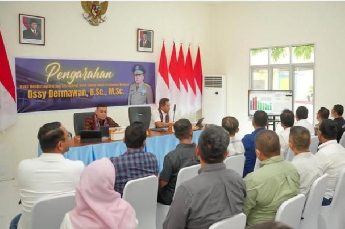 Wamen ATR/Waka BPN Tinjau Kantah Mempawah, Tekankan Peningkatan Layanan Pertanahan