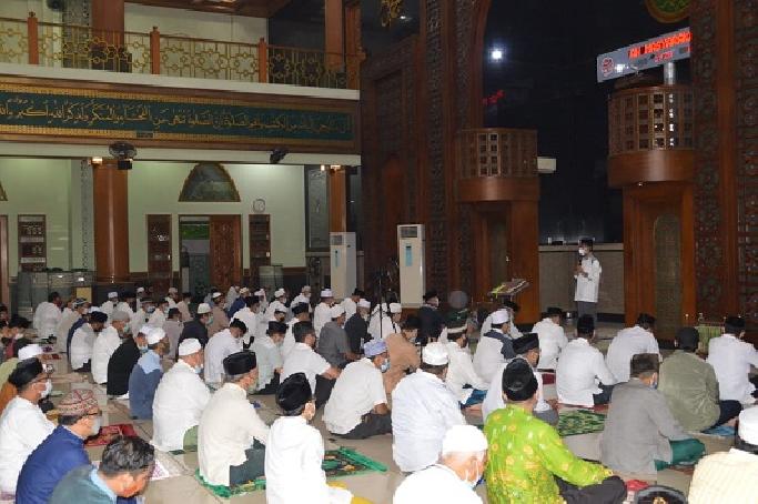 Walikota Bekasi Tarawih Keliling Sekaligus Pantau Prokes