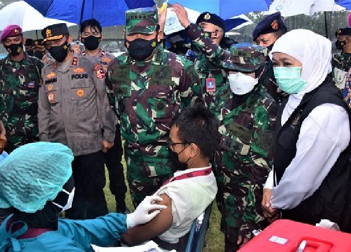 Dampingi Kasal, Pangkoarmada II Monitor Pelaksanaan Serbuan Vaksin