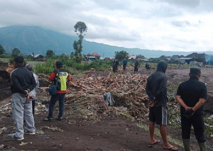 Tak Sekadar Serap Aspirasi, Legislator Bangli Turun Tangan Tangani Banjir Songan