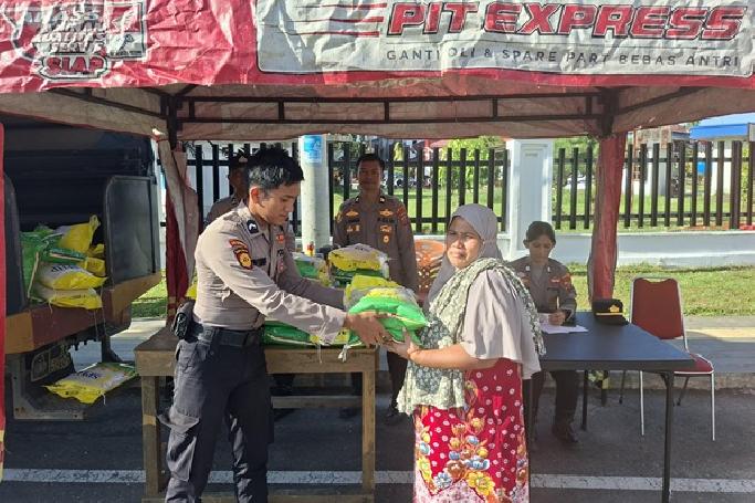 Hari Keempat Gerakan Pangan Murah Polres Tapteng, 3 Ton Beras Ludes Diserbu Warga