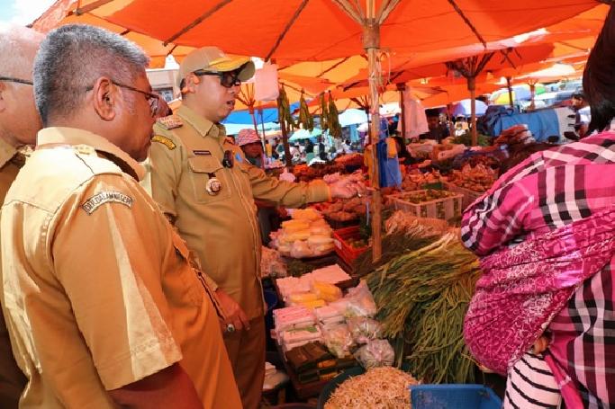 Jelang Idul Fitri 1446 H, Bupati Taput Sidak Pasar