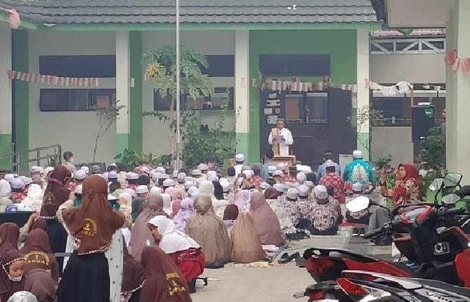 MIN 1 Mahakam Kapuas Gelar Shalat Istisqa di Tengah Kabut Asap
