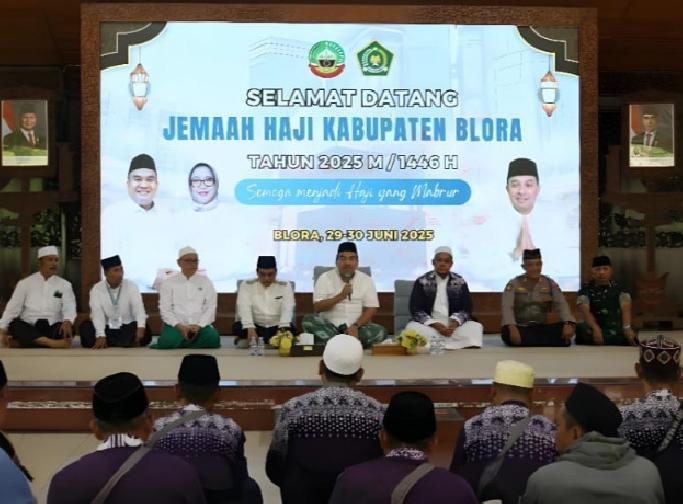 221 Jemaah Haji Kloter 57 SOC Blora Tiba di Tanah Air 