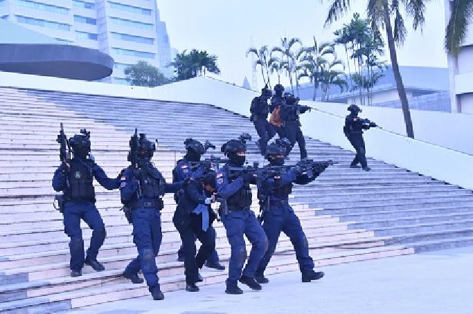 Satgultor TNI Tumpas Aksi Teroris Di Gedung DPR RI