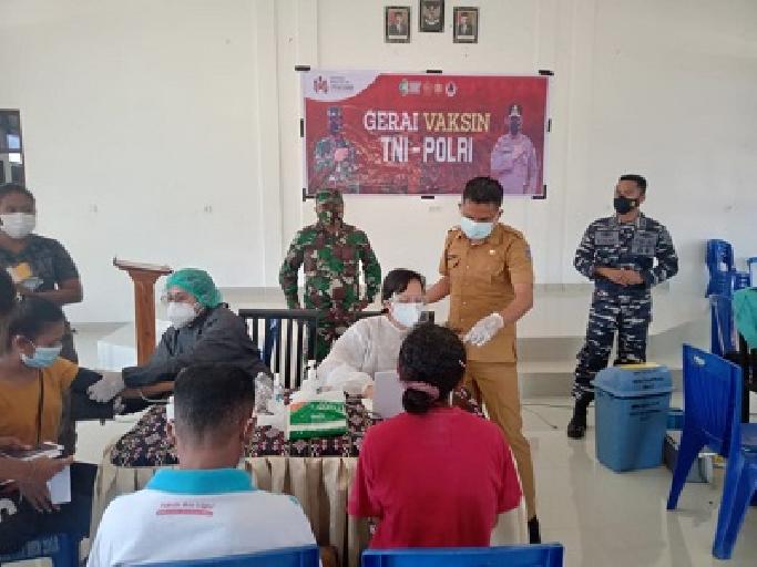 Lanal Pulau Rote Serbu Masyarakat Pesisir Dengan Vaksin