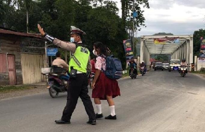 Satlantas Polres Tapteng Beri Himbauan Pada Kegiatan Pos Padat Pagi