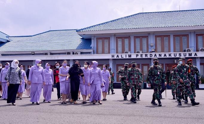Jenazah Kopda Anumerta Dedy Irawan Dimakamkan di TMP Taman Bahagia Riau