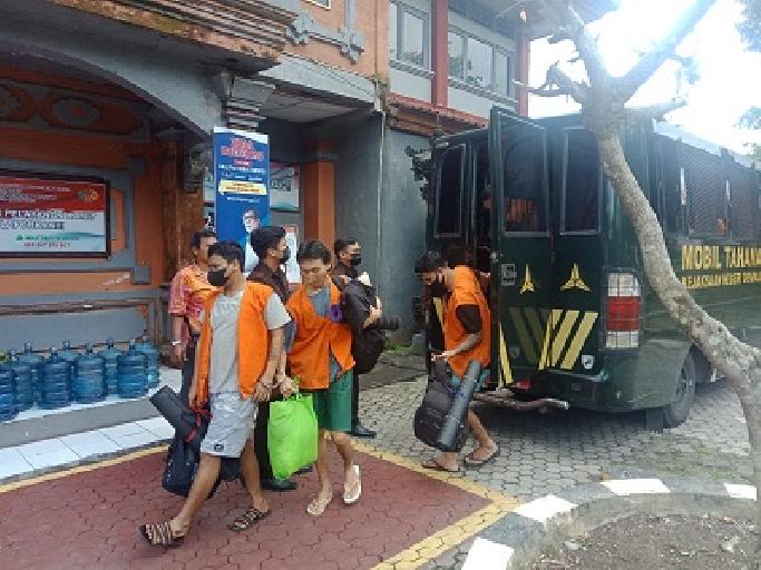 14 Orang Tahanan Kejari Denpasar Dipindahkan