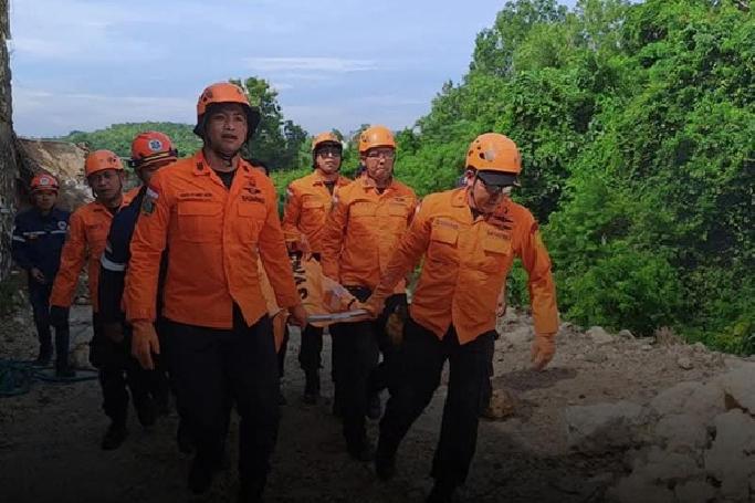 Senderan Proyek di Ungasan Runtuh, Dua Pekerja Meninggal Dunia