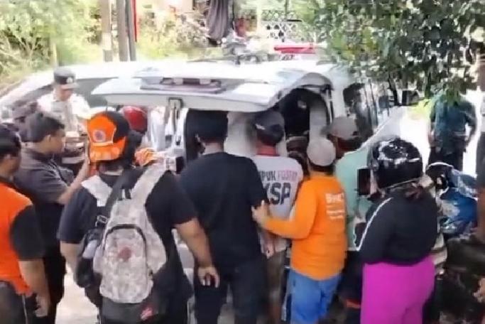 Longsor Hantam Proyek di Tegenungan, Tiga Pekerja Dievakuasi Selamat