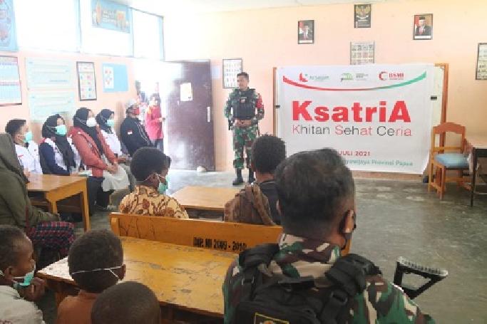 Satgas TNI Bersama Yayasan BSMI Adakan Khitanan Massal Gratis
