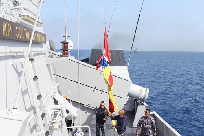 KRI Sultan Hasanuddin-366 Latihan Manuver Taktis Dengan Kapal Perang Jerman