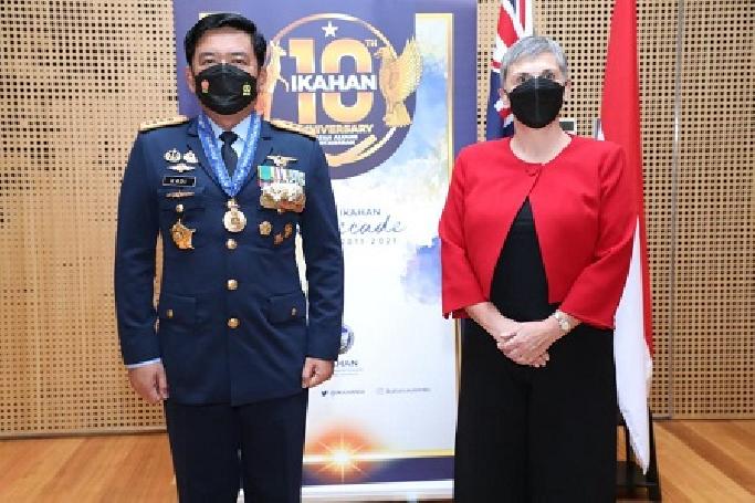 Panglima TNI Dianugerahi Tanda Gelar Kehormatan dari Pemerintah Australia