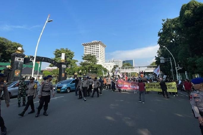 PERISAI Gelar Aksi di Puspom TNI hingga Istana Negara, Soroti Militerisasi Ruang Sipil