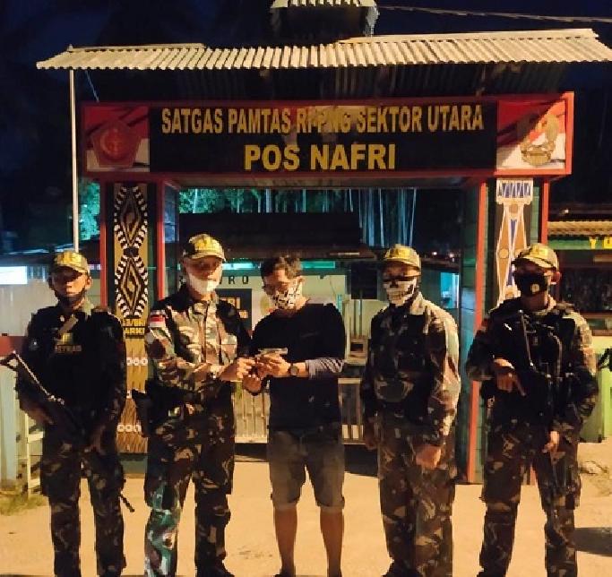 Satgas Yonif MR 413 Amankan 1 Pucuk Pistol Jenis Revolver Dari Hasil Sweeping