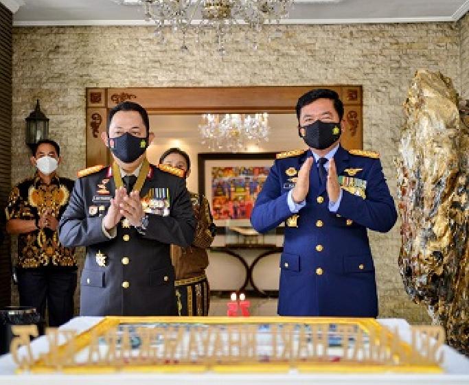 HUT Bhayangkara ke-75, Panglima TNI Beri Kejutan Ke Kapolri