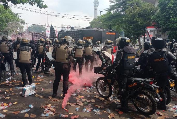 Petugas Gabungan Amankan Sedikitnya Lima Pendemo Dalam Aksi Tuntut Bupati Pati, Sudewo Mundur
