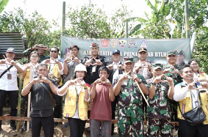 Danrem 163/Wira Satya Resmikan Program Bedah Rumah di Bangli