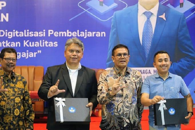 Sinergi Pemkab Taput dan DPR RI Dorong Digitalisasi Pendidikan
